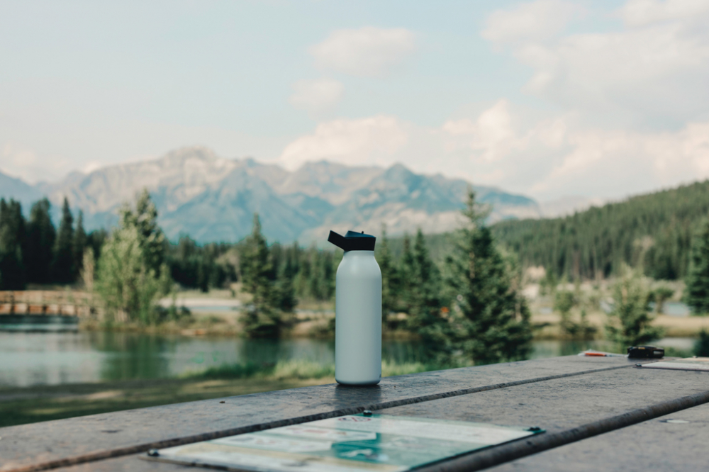 Sticlă termoizolantă Ara cu pai și capac flip-top – 500 ml [12]