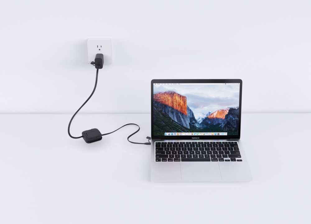 Stație de încărcare all-in-one, cu suport magnetic și cablu retractabil [12]