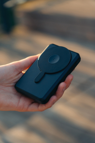 Baterie externă 10.000 mAh cu încărcare rapidă 20W PD și încărcare wireless magnetică [19]