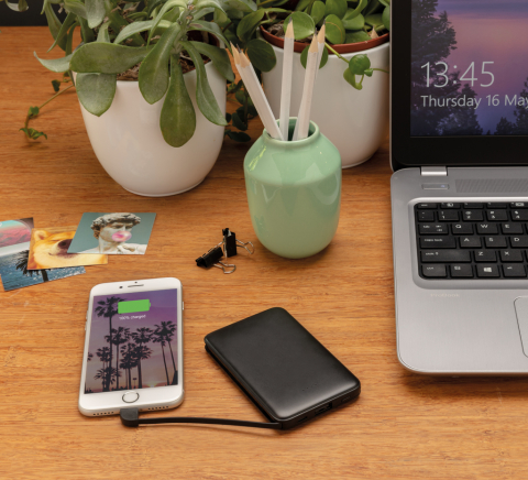 Baterie externă compactă 5.000 mAh cu cabluri 3-în-1 integrate [8]