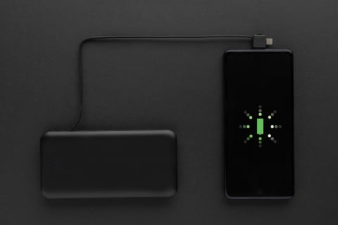 Baterie externă plată 10.000 mAh cu cabluri integrate [9]