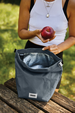 Black+Blum 6.7L insulated Lunch/Cooler Bag [18]