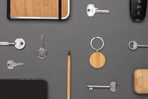 Breloc rotund din aliaj de zinc reciclat și bambus [7]