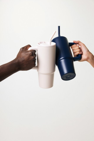 Cană termică Embrace din oțel reciclat – 900 ml [6]