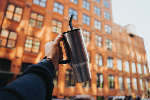 Cană termică Embrace din oțel reciclat – 900 ml [7]