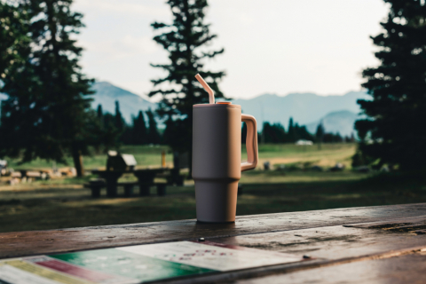 Cană termică Embrace din oțel reciclat – 900 ml [11]