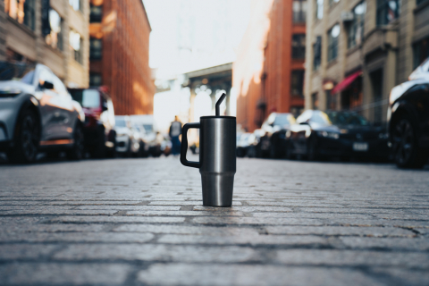 Cană termică Embrace din oțel reciclat – 900 ml [8]