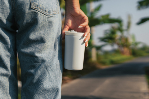 Cană termoizolantă cu capac flip etanș – 300 ml [9]