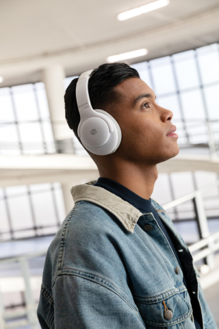 Căști wireless cu autonomie extinsă [10]