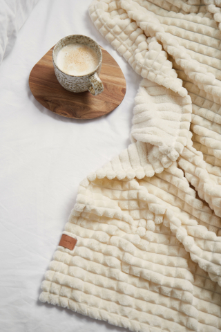 Pătură cu model decupat în carouri [6]