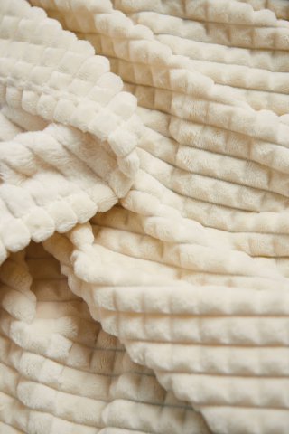 Pătură cu model decupat în carouri [7]