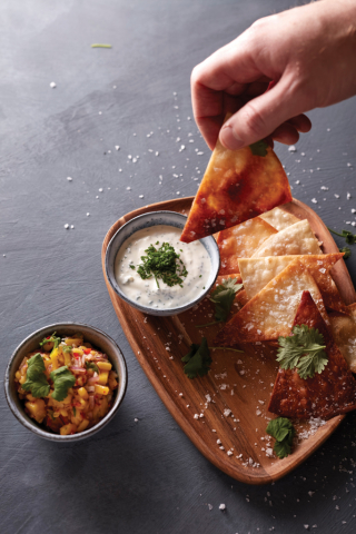 Set de servire 2 boluri și platou din lemn VINGA Nomimono [3]