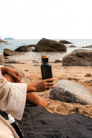 Sticlă de apă cu capac din bambus – 680 ml [11]