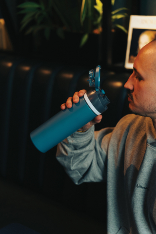 Sticlă de apă Omni Sip din oțel reciclat – 720 ml [9]