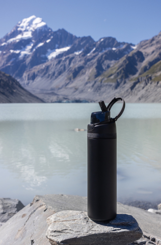 Sticlă de apă Omni Sip din oțel reciclat – 720 ml [9]