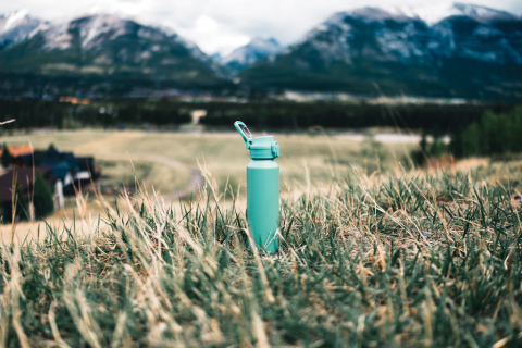 Sticlă de apă Via din oțel reciclat RCS – 600 ml [9]