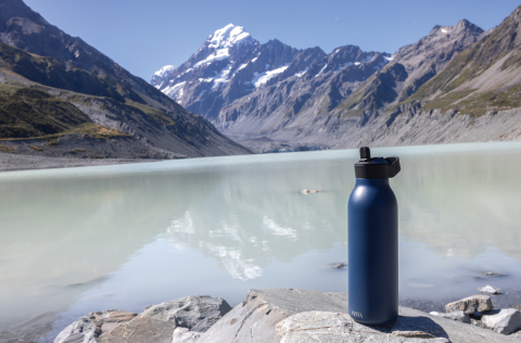 Sticlă termoizolantă Ara cu pai și capac flip-top – 500 ml [14]