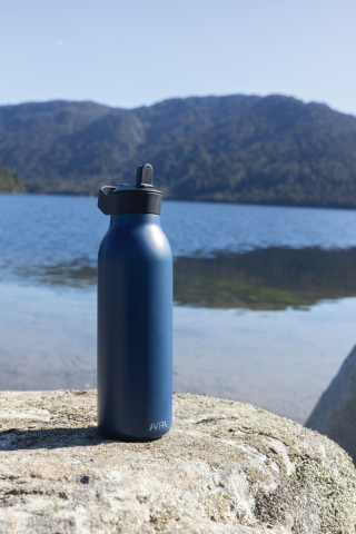 Sticlă termoizolantă Ara cu pai și capac flip-top – 500 ml [12]