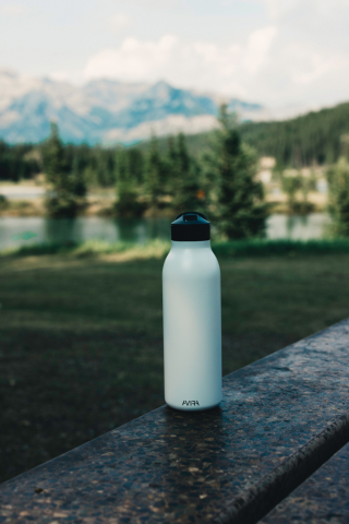 Sticlă termoizolantă Ara cu pai și capac flip-top – 500 ml [12]