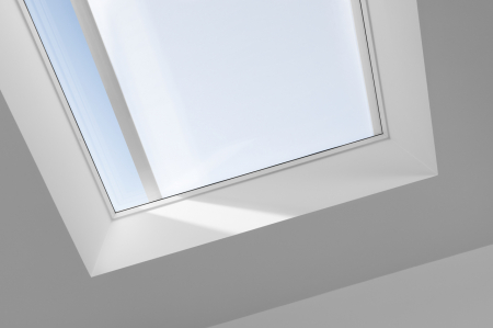 Rulou parasolar pentru ferestre acoperis tip terasa cu protectie din sticla curbata sau plata VELUX [2]