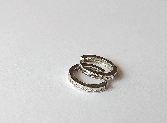 Cercei aur alb 14k copii si bebelusi rotunzi tortite cu pietre albe 9mm [2]