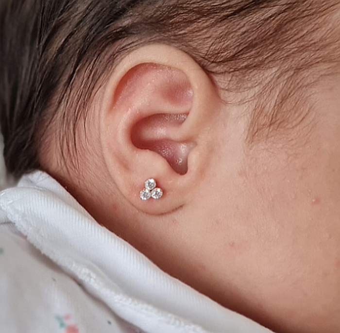 Cercei din aur alb 14K Triunghi cu 3 pietricele 5,5 mm [3]