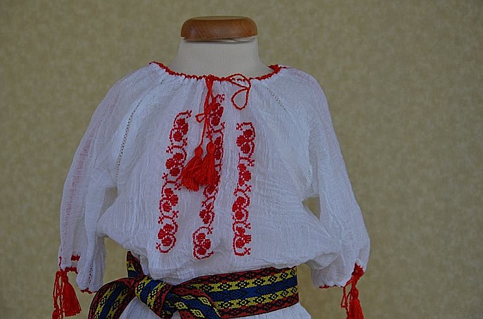 Rochita-Ie traditionala populara de botez ANA, cusuta manual [2]