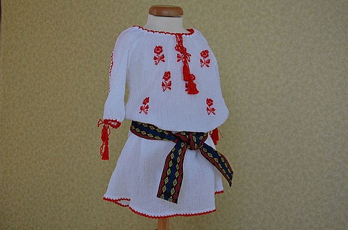 Rochita traditionala botez MARIA, cusuta manual [3]
