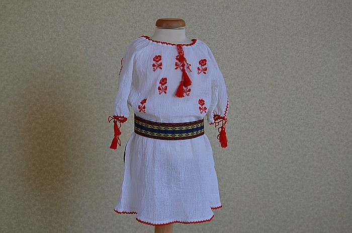 Rochita traditionala botez MARIA, cusuta manual [2]