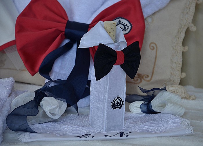 Trusou botez baieti Ingeras brodat cu blazon CROWN [3]