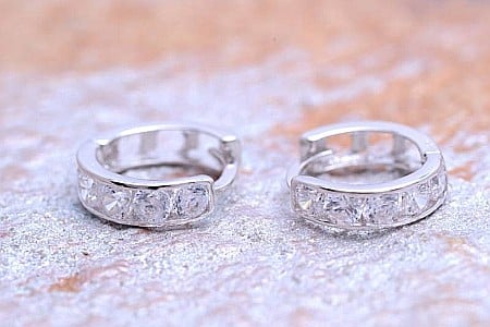 Cercei din aur - Cercei aur alb copii bebelusi cu tortite pietre albe 9mm