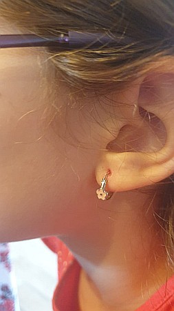 Cercei din aur 14K tortite rotunzi copii bebe Floricele rosii [2]