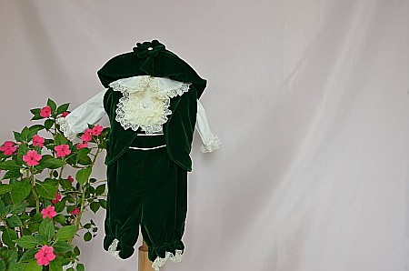 Costume Botez - Costum de botez baiat printisor Green Dream, din catifea verde, cu botosei
