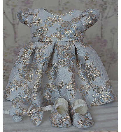 Rochita de botez vara Biserica Brocart Bleu - set elegant cu voaleta si botosei, 3 piese [0]