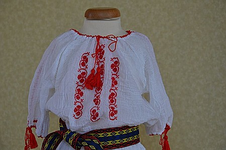 Rochita-Ie traditionala populara de botez ANA, cusuta manual [1]