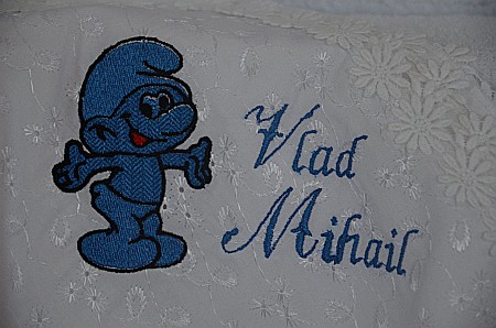 Trusou botez baiat brodat si personalizat Strumf [1]