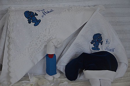 Trusou botez baiat brodat si personalizat Strumf [0]