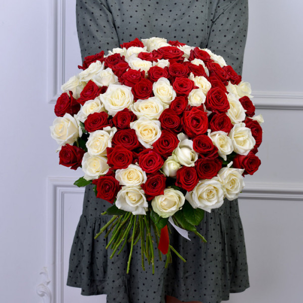 Buchet 101 Trandafiri Rosii si Albi [1]