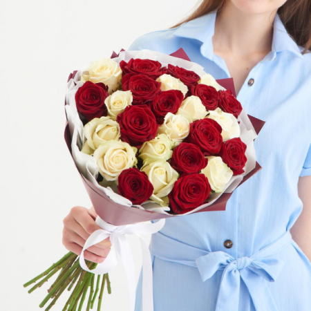 Buchet  25 Trandafiri Rosii si Albi [2]