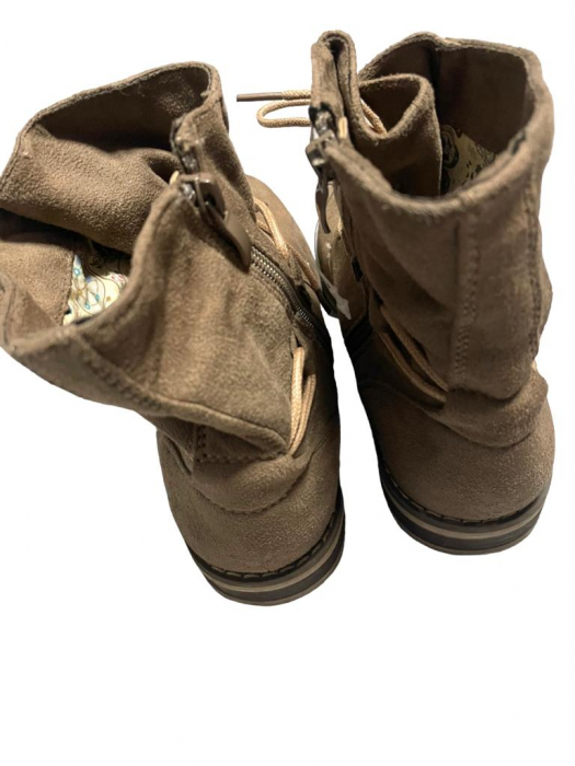Ghete piele intoarsa                            40 [3]
