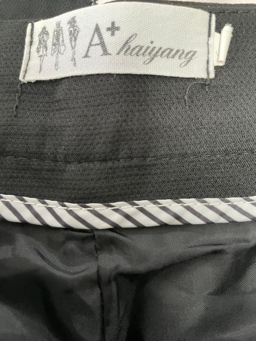 Pantaloni scurti                        S [3]
