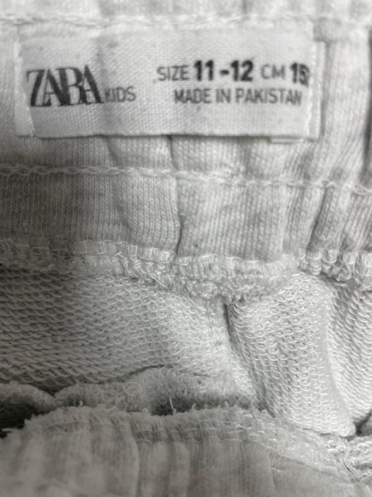 Zara pantaloni                            152 [3]