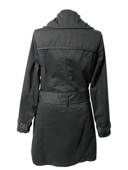 Colours of the world trench                  M [3]
