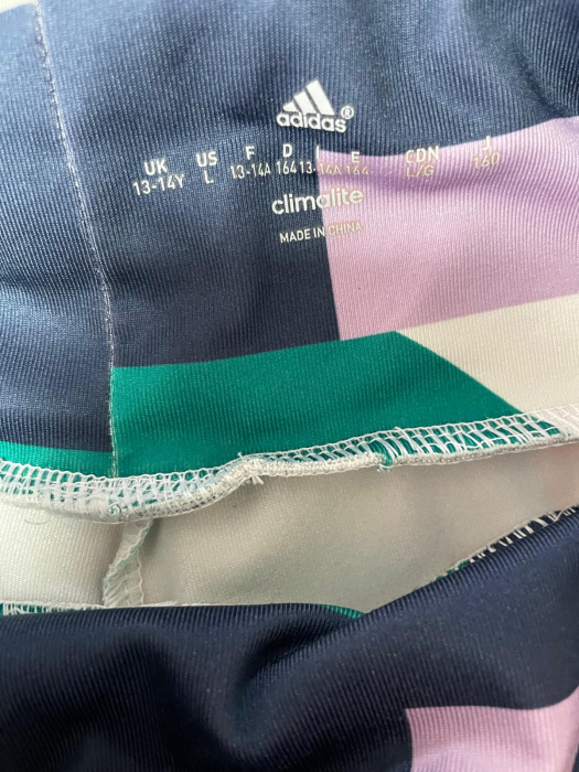 Adidas pantaloni scurti                       14 ani [3]