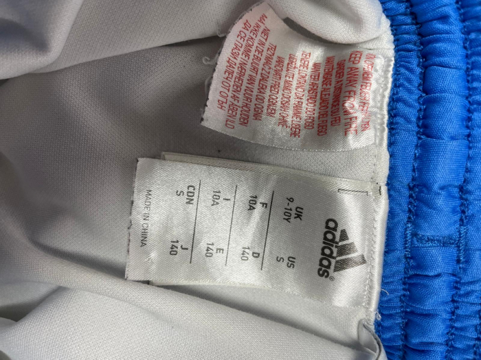 Adidas pantaloni scurti                              140 [3]