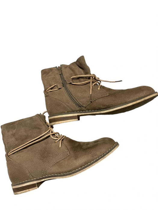 Ghete piele intoarsa                            40 [4]