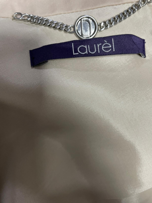 Laurel sacou                           L [3]