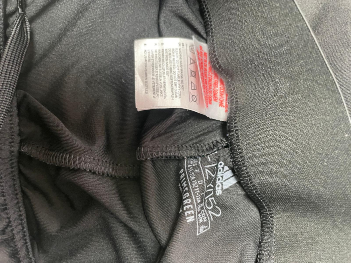 Adidas pantaloni scurti                      152 [3]