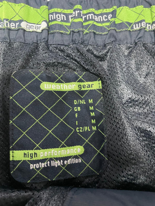 Pantaloni                      L [3]