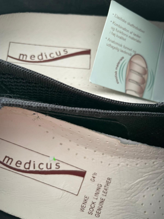 Medicus pantofi                37,5 [5]